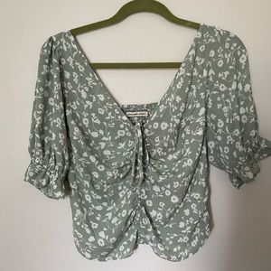Abercrombie cinched front top with puff sleeves